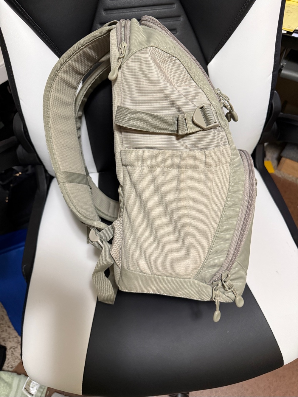 Women's Tenba Discovery Photo Daypack in Light Sage - Picture 3 of 14